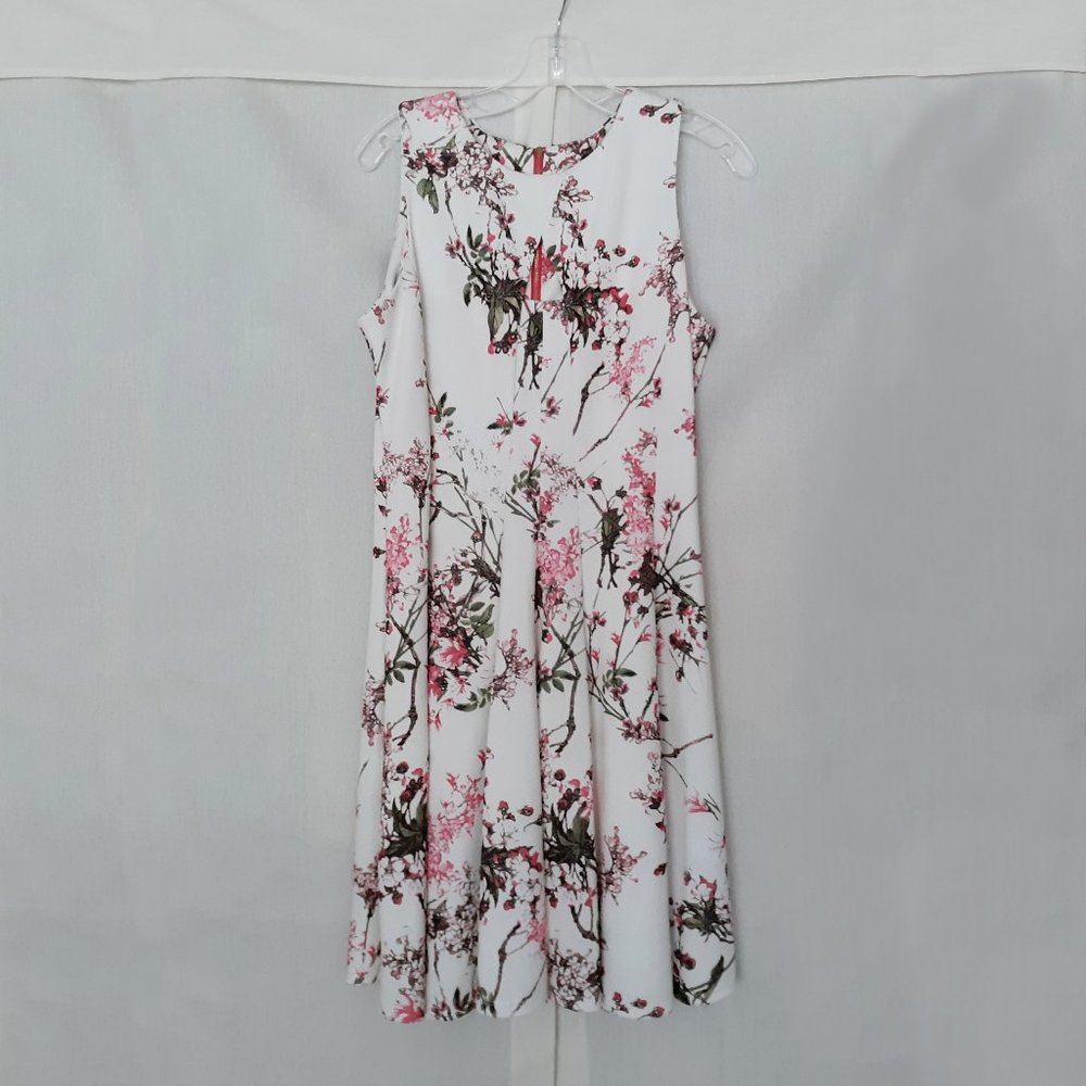 Dress Barn Floral Dress. - Picture 3 of 5